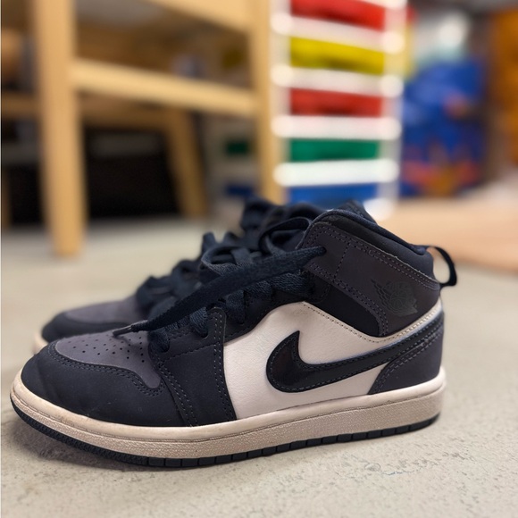 air jordan 1 mid obsidian purple